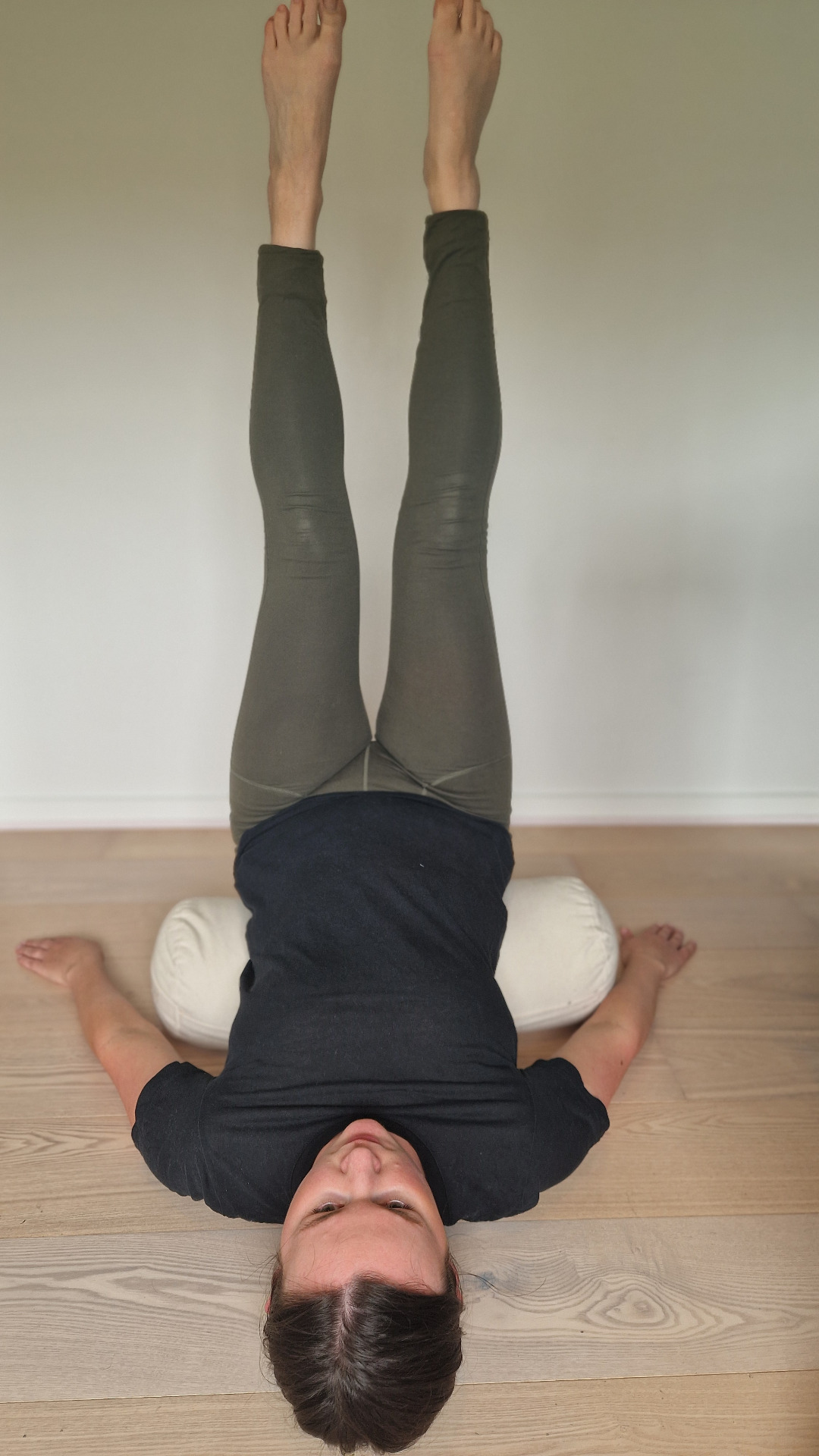 Yogaøvelse mod søvnproblemer – Svævende ben