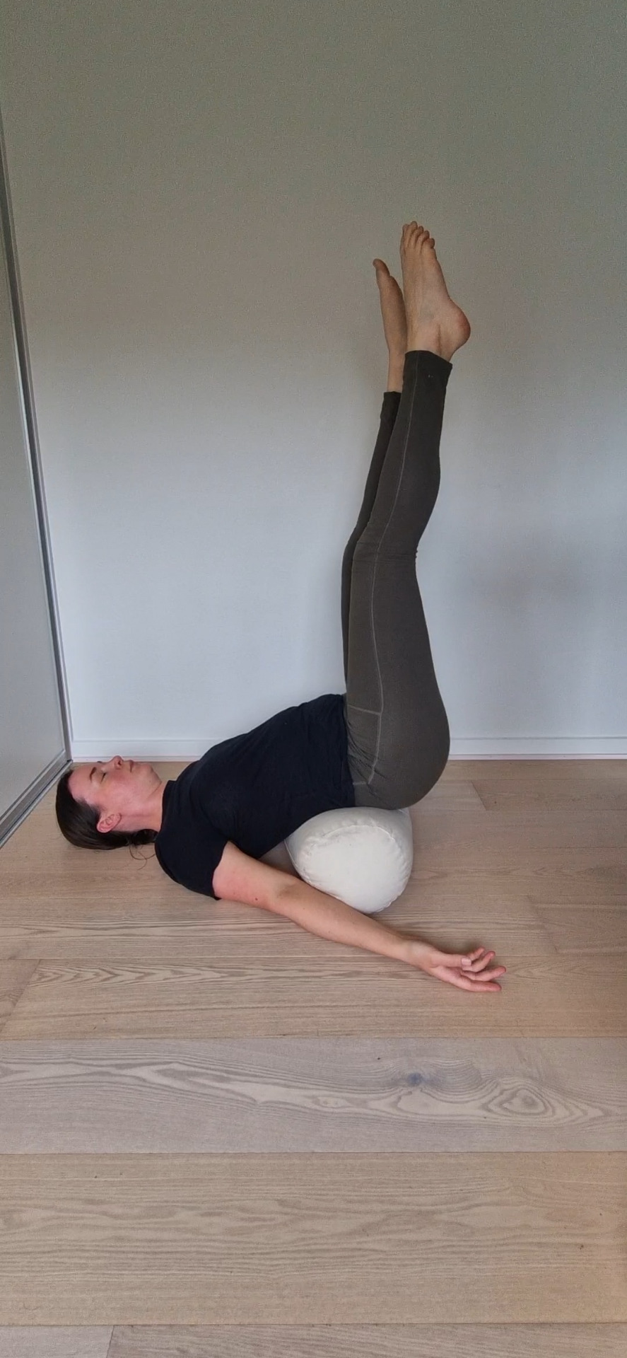 Yogaøvelse mod søvnproblemer – Svævende ben